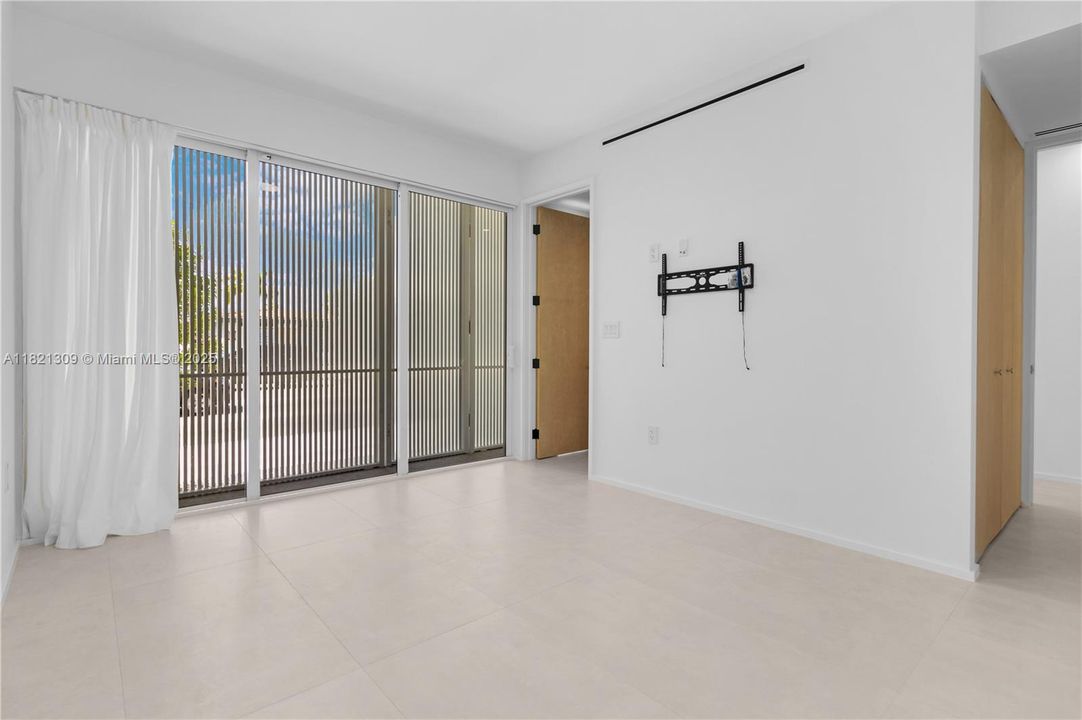 Recently Rented: $3,150 (3 beds, 2 baths, 1210 Square Feet)