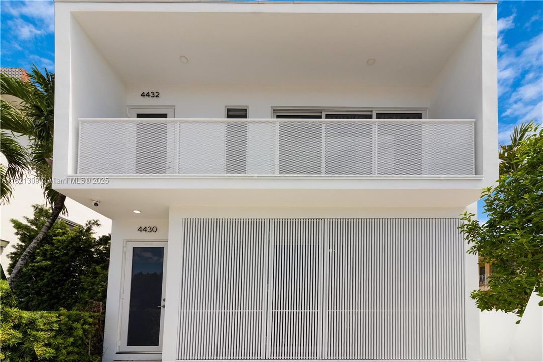 Recently Rented: $3,150 (3 beds, 2 baths, 1210 Square Feet)