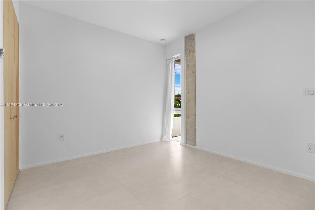 Recently Rented: $3,150 (3 beds, 2 baths, 1210 Square Feet)