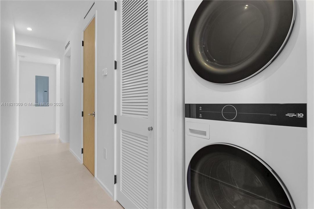 Recently Rented: $3,150 (3 beds, 2 baths, 1210 Square Feet)