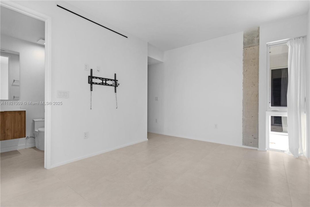 Recently Rented: $3,150 (3 beds, 2 baths, 1210 Square Feet)