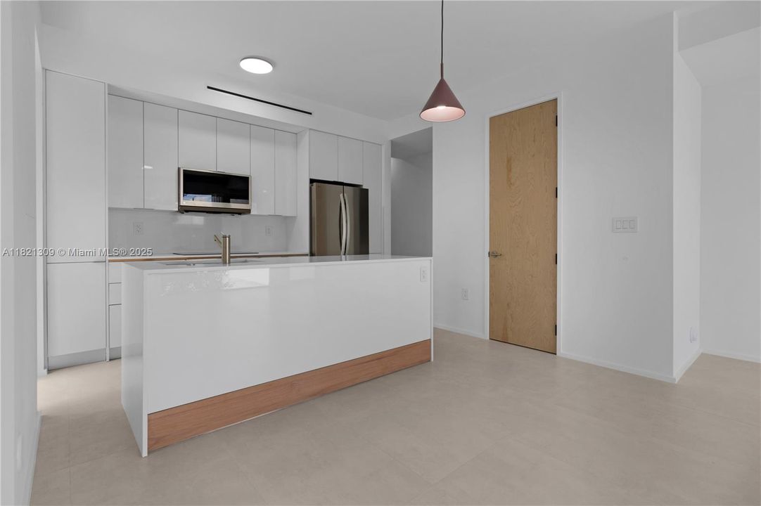 Recently Rented: $3,150 (3 beds, 2 baths, 1210 Square Feet)