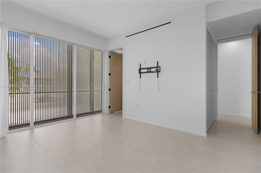 Recently Rented: $3,150 (3 beds, 2 baths, 1210 Square Feet)