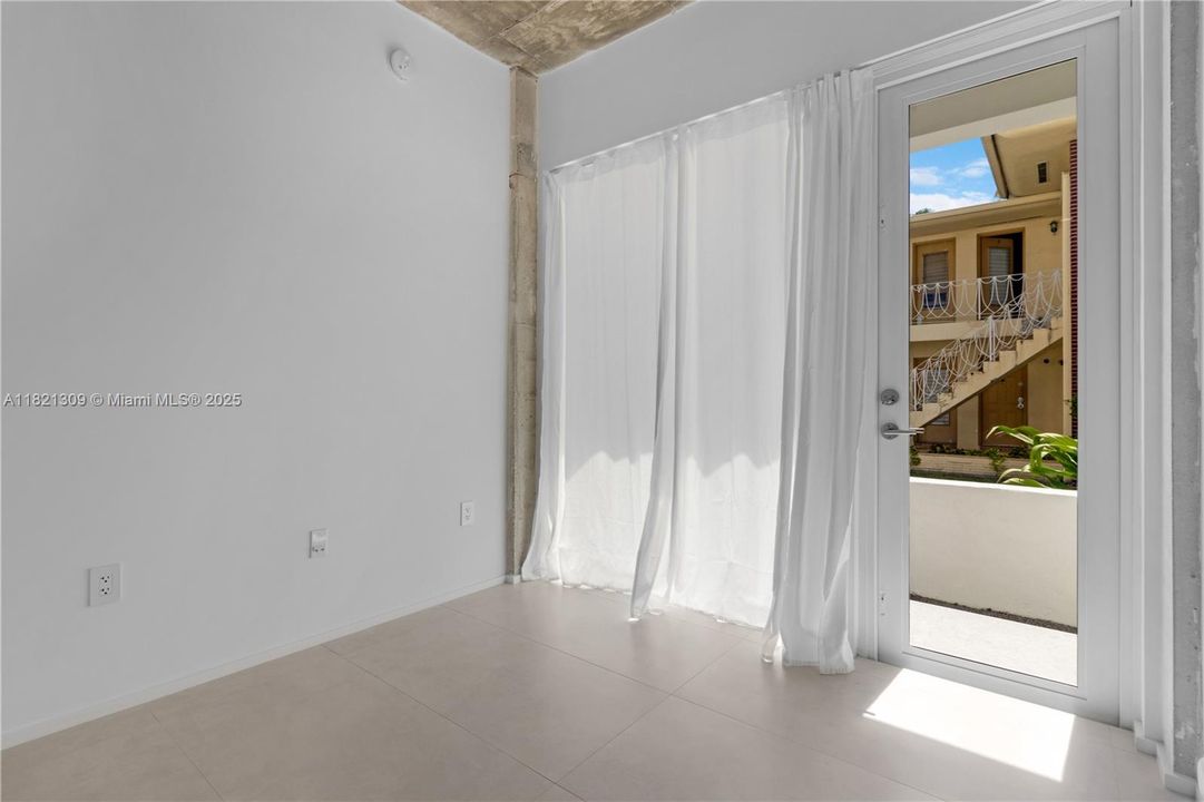 Recently Rented: $3,150 (3 beds, 2 baths, 1210 Square Feet)