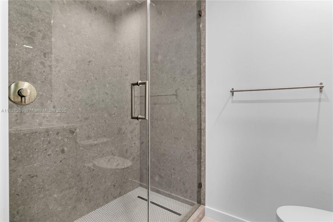 Recently Rented: $3,150 (3 beds, 2 baths, 1210 Square Feet)