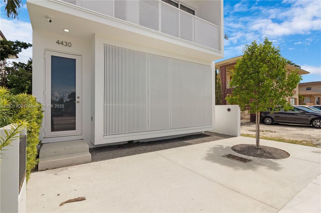 Recently Rented: $3,150 (3 beds, 2 baths, 1210 Square Feet)