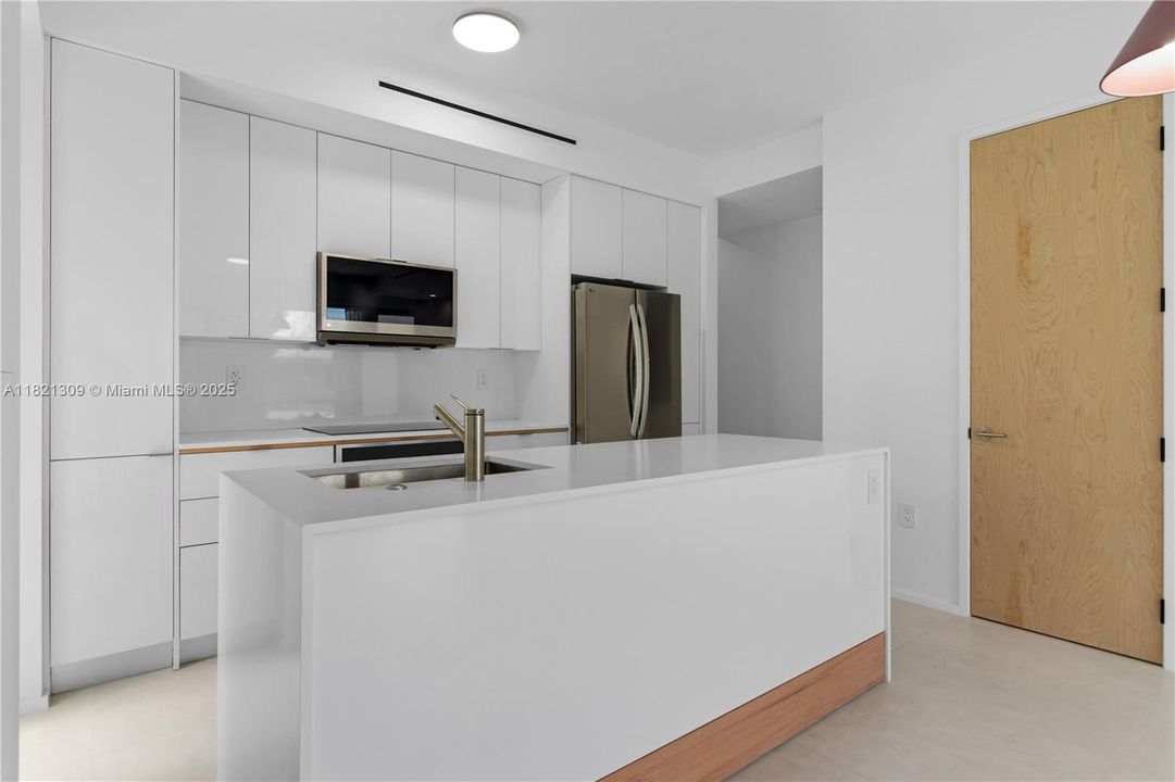 Recently Rented: $3,150 (3 beds, 2 baths, 1210 Square Feet)