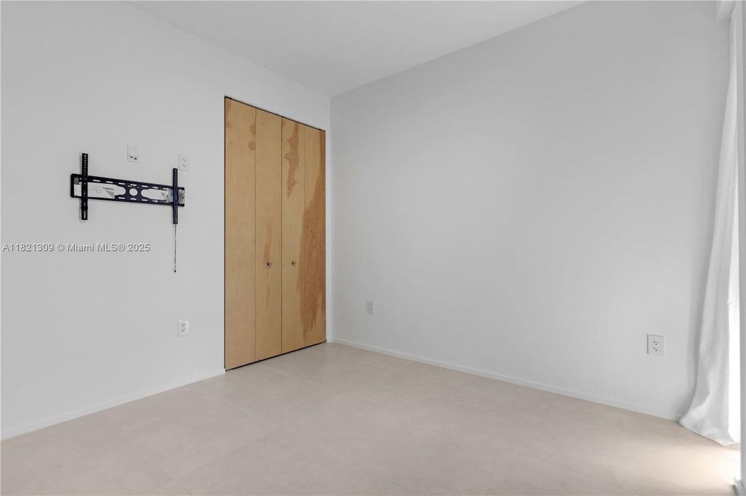 Recently Rented: $3,150 (3 beds, 2 baths, 1210 Square Feet)