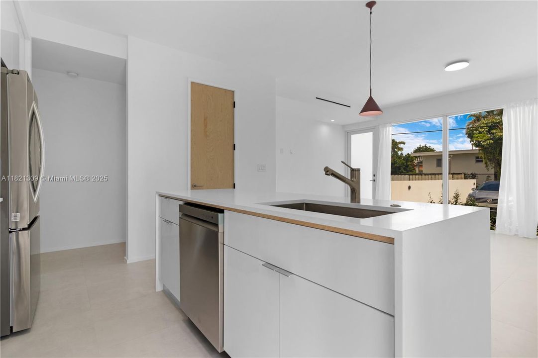 Recently Rented: $3,150 (3 beds, 2 baths, 1210 Square Feet)