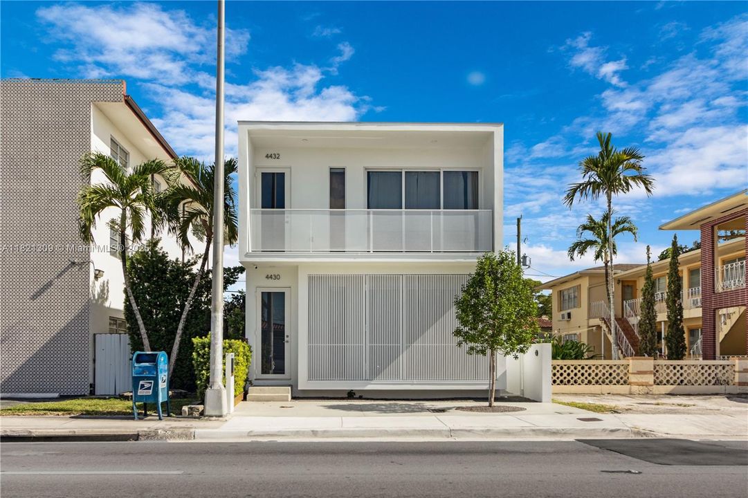 Recently Rented: $3,150 (3 beds, 2 baths, 1210 Square Feet)