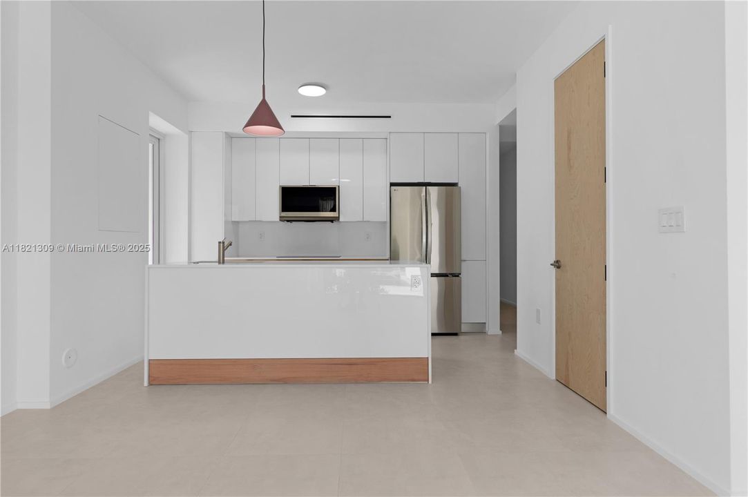 Recently Rented: $3,150 (3 beds, 2 baths, 1210 Square Feet)