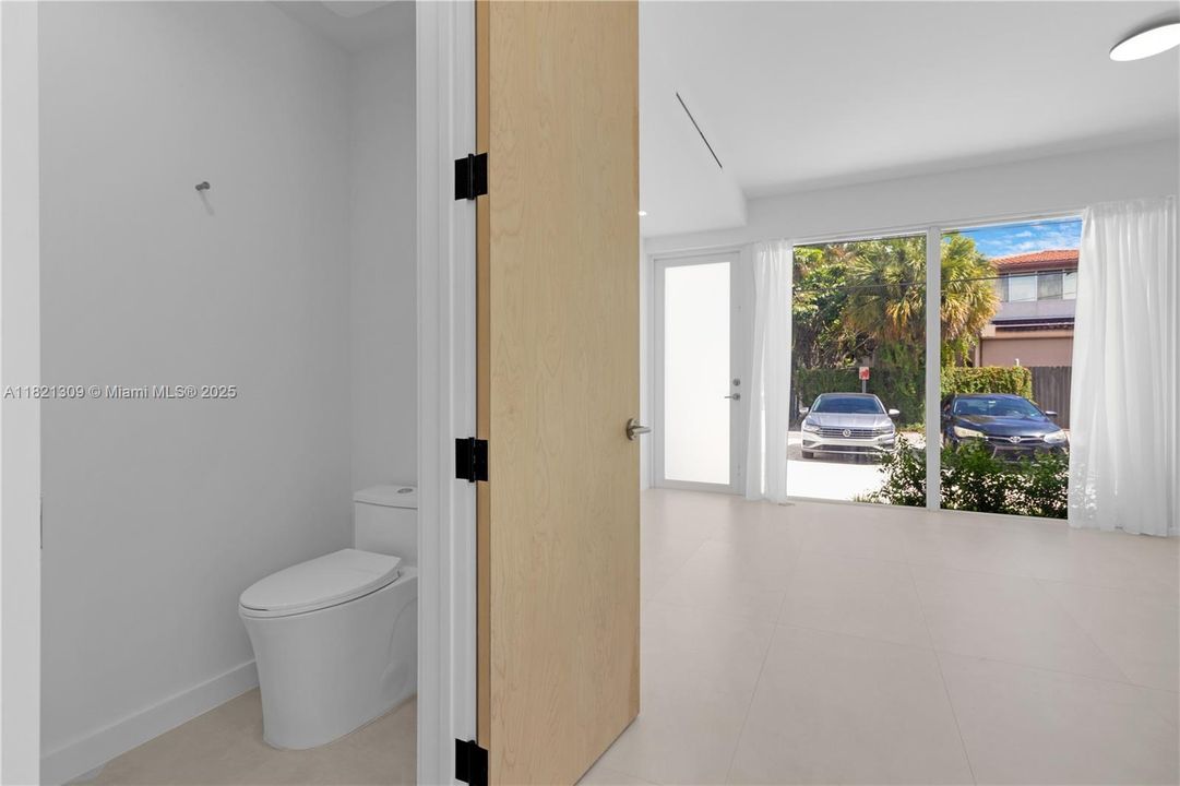 Recently Rented: $3,150 (3 beds, 2 baths, 1210 Square Feet)