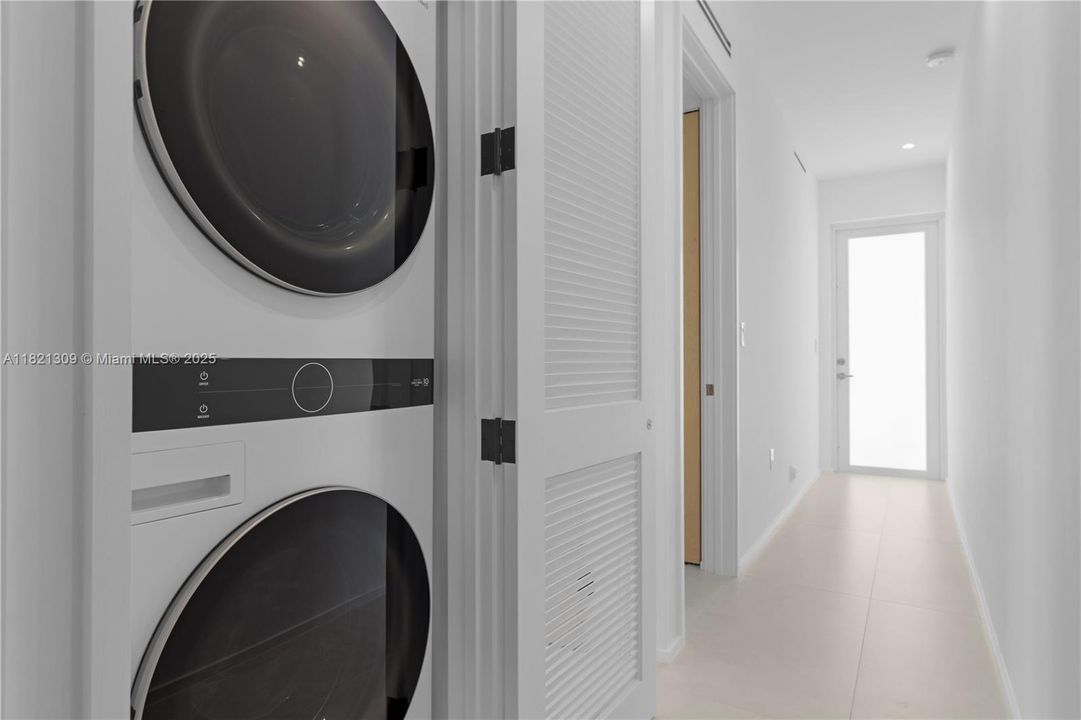 Recently Rented: $3,150 (3 beds, 2 baths, 1210 Square Feet)