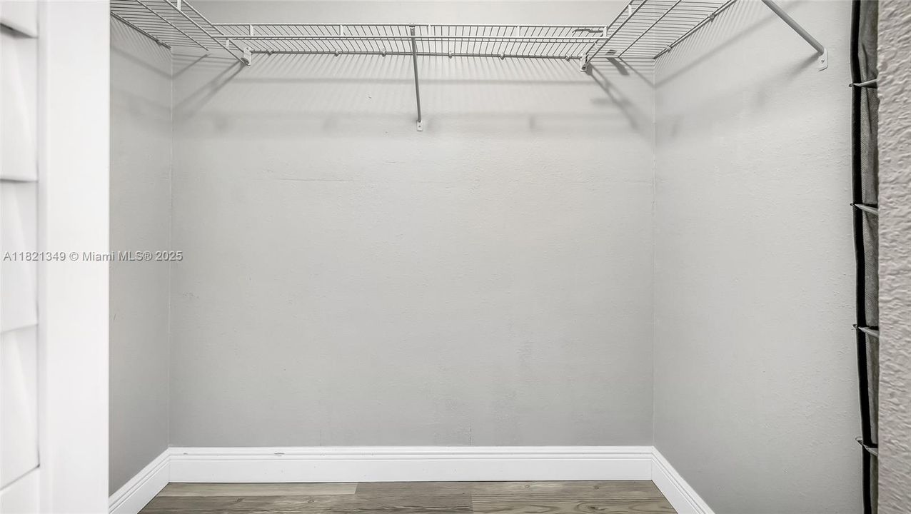 合同活跃: $199,000 (2 贝兹, 2 浴室, 1210 平方英尺)