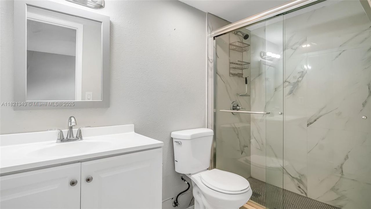 合同活跃: $199,000 (2 贝兹, 2 浴室, 1210 平方英尺)