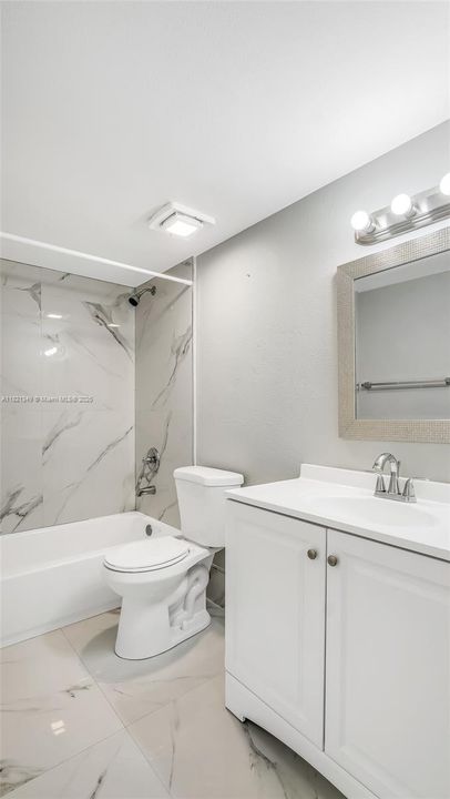 合同活跃: $199,000 (2 贝兹, 2 浴室, 1210 平方英尺)