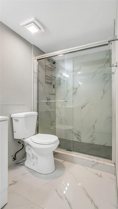 合同活跃: $199,000 (2 贝兹, 2 浴室, 1210 平方英尺)