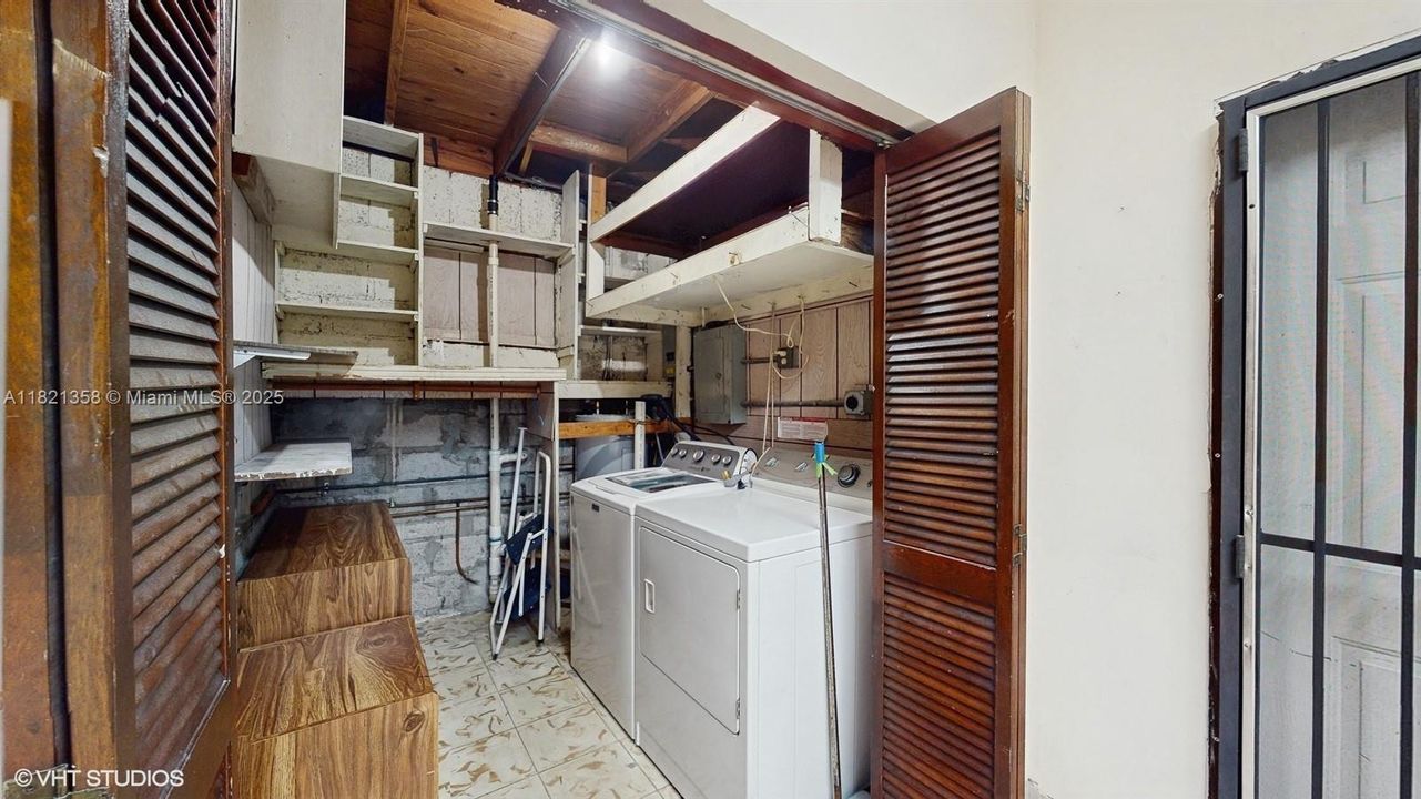Vendido Recientemente: $665,000 (2 camas, 2 baños, 1945 Pies cuadrados)