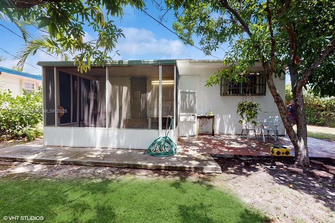 Vendido Recientemente: $665,000 (2 camas, 2 baños, 1945 Pies cuadrados)