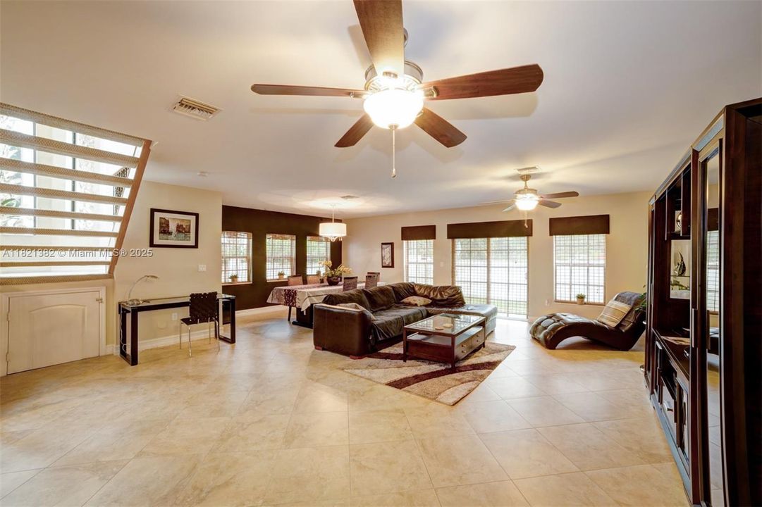 For Sale: $640,000 (3 beds, 2 baths, 2558 Square Feet)