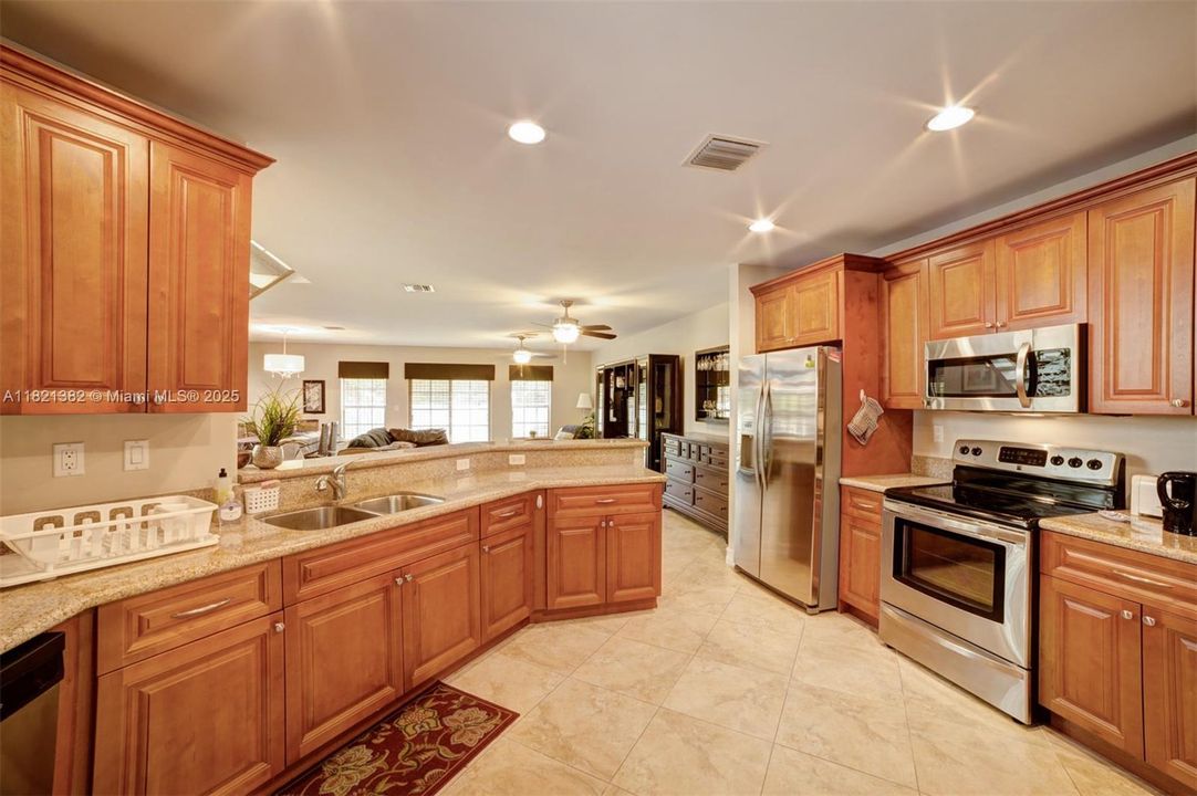 For Sale: $640,000 (3 beds, 2 baths, 2558 Square Feet)