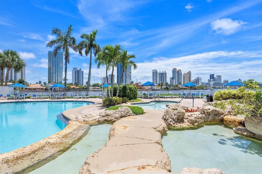 Recently Sold: $349,000 (1 beds, 1 baths, 1083 Square Feet)