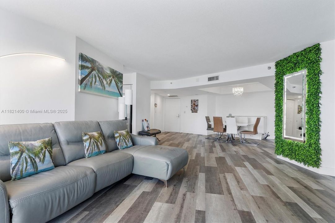 Recently Sold: $349,000 (1 beds, 1 baths, 1083 Square Feet)