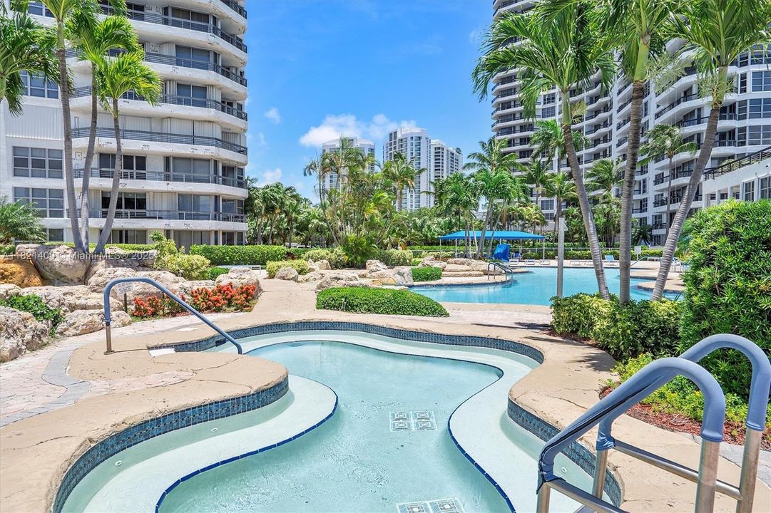 Recently Sold: $349,000 (1 beds, 1 baths, 1083 Square Feet)