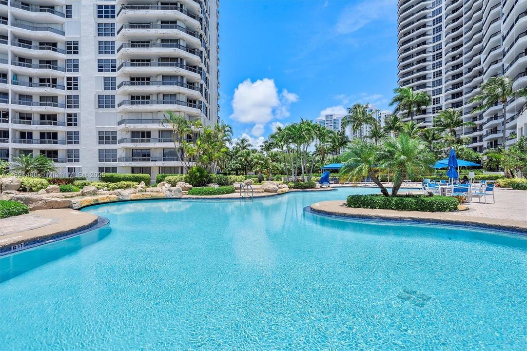 Recently Sold: $349,000 (1 beds, 1 baths, 1083 Square Feet)