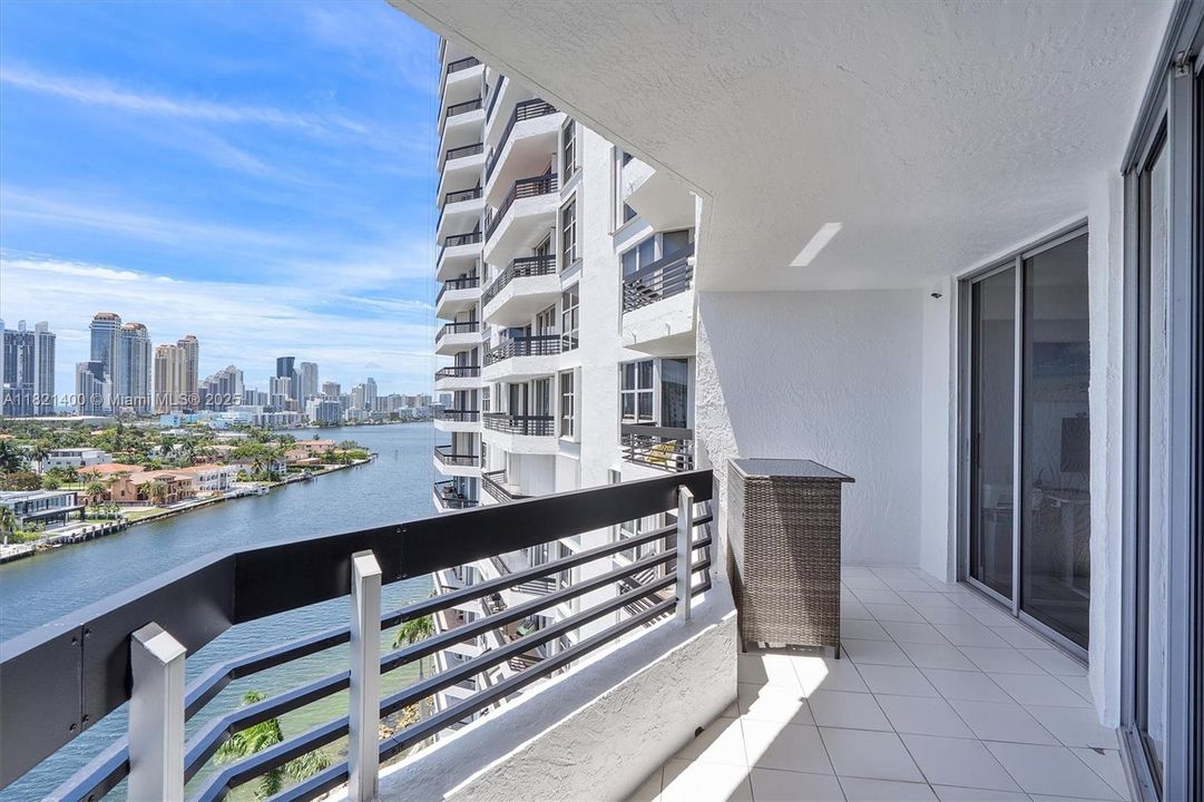 Recently Sold: $349,000 (1 beds, 1 baths, 1083 Square Feet)