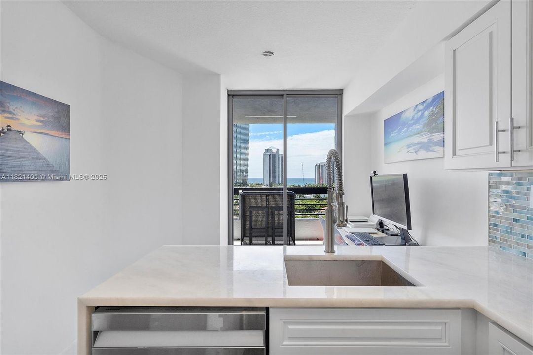 Recently Sold: $349,000 (1 beds, 1 baths, 1083 Square Feet)