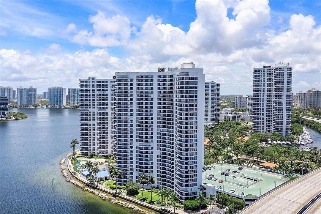 Recently Sold: $349,000 (1 beds, 1 baths, 1083 Square Feet)