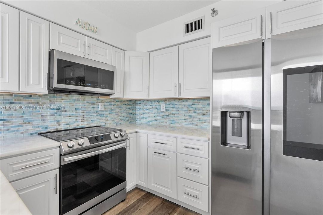 Recently Sold: $349,000 (1 beds, 1 baths, 1083 Square Feet)