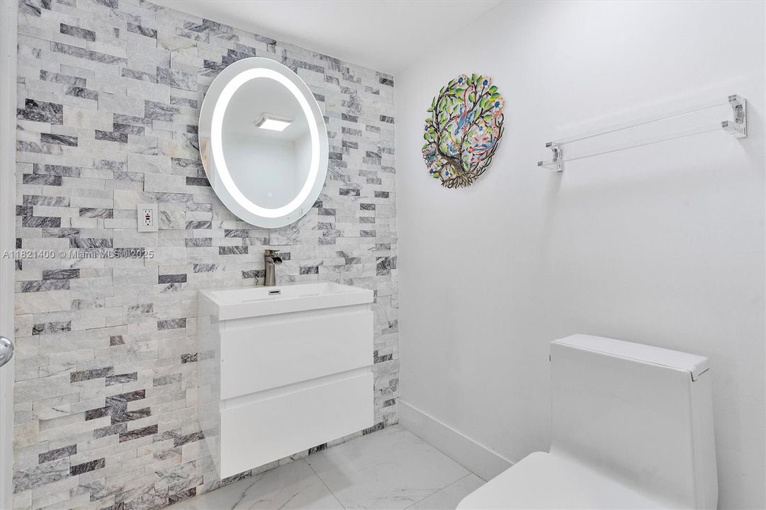 Recently Sold: $349,000 (1 beds, 1 baths, 1083 Square Feet)