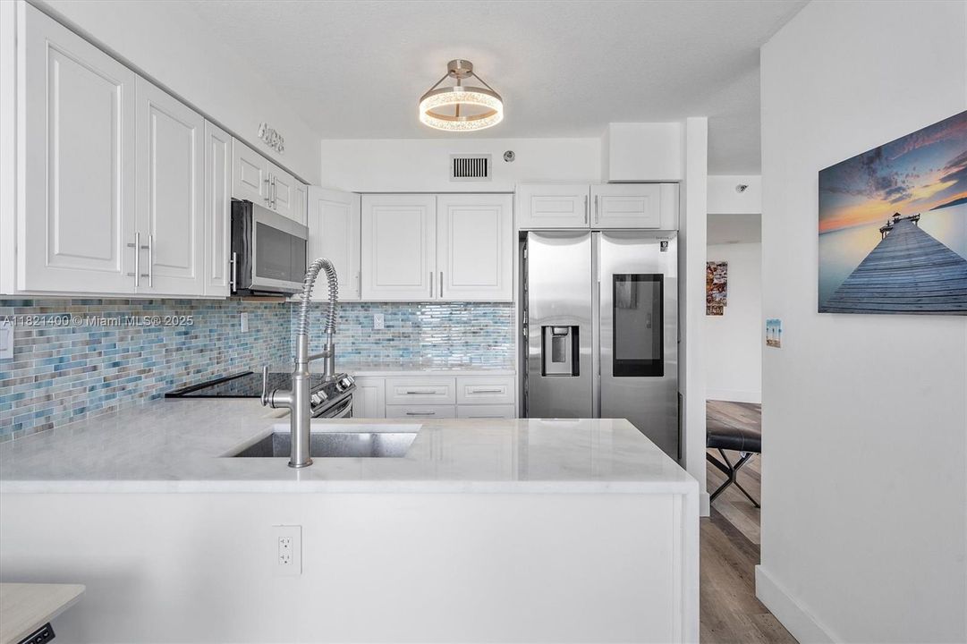 Recently Sold: $349,000 (1 beds, 1 baths, 1083 Square Feet)