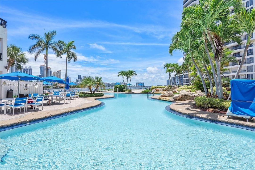 Recently Sold: $349,000 (1 beds, 1 baths, 1083 Square Feet)