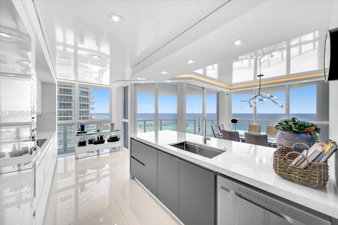 Recently Rented: $11,900 (3 beds, 3 baths, 2020 Square Feet)