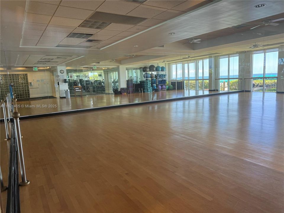 Recently Rented: $11,900 (3 beds, 3 baths, 2020 Square Feet)