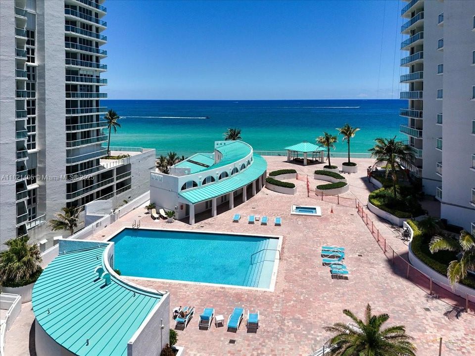 Recently Rented: $11,900 (3 beds, 3 baths, 2020 Square Feet)