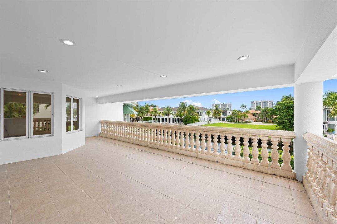2nd Floor Waterfront Balcony
