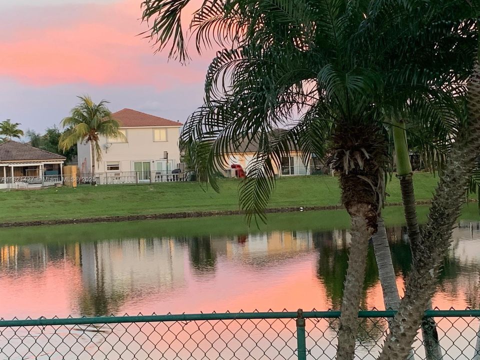 Recently Sold: $699,999 (4 beds, 2 baths, 2600 Square Feet)