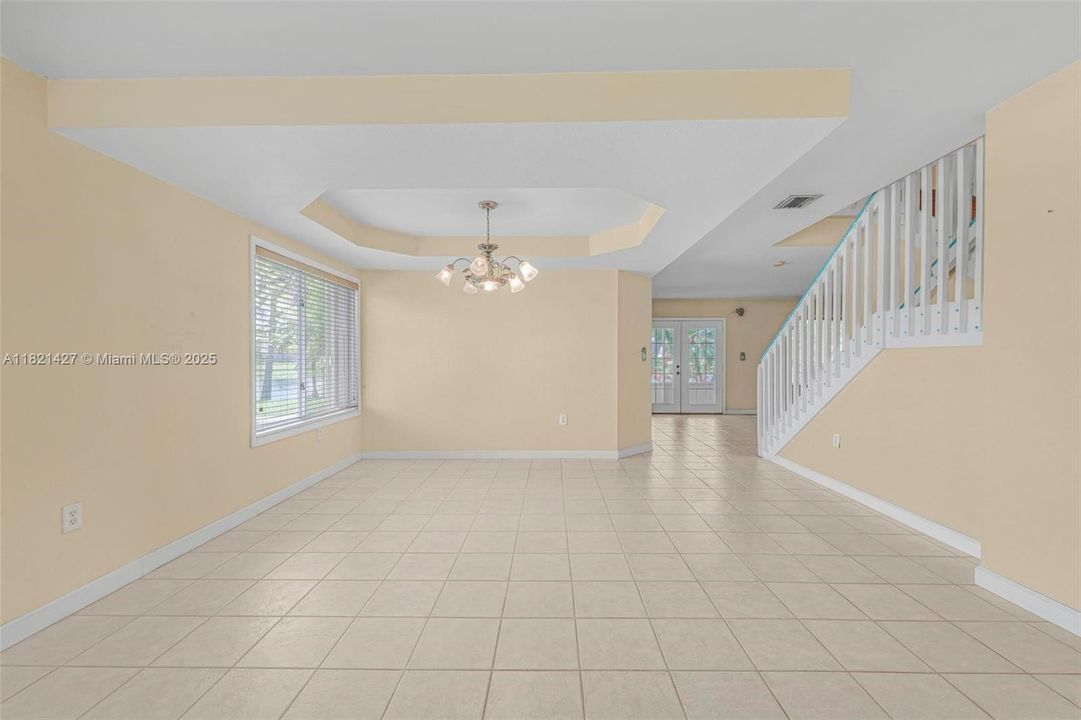 Recently Sold: $699,999 (4 beds, 2 baths, 2600 Square Feet)