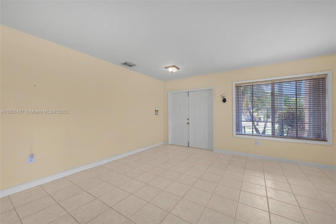 Recently Sold: $699,999 (4 beds, 2 baths, 2600 Square Feet)