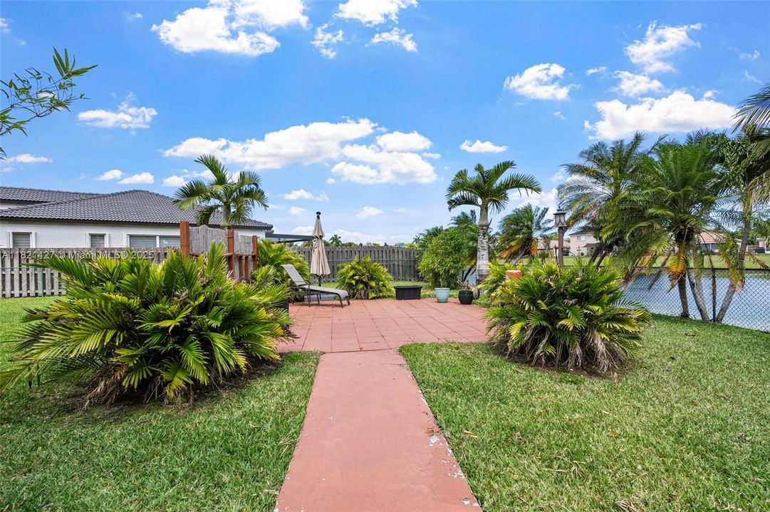 Recently Sold: $699,999 (4 beds, 2 baths, 2600 Square Feet)