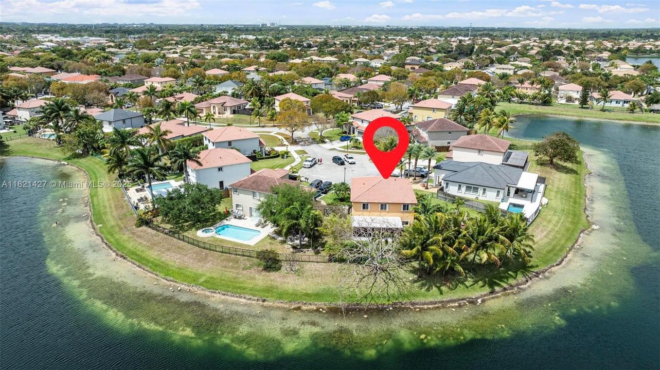 Recently Sold: $699,999 (4 beds, 2 baths, 2600 Square Feet)