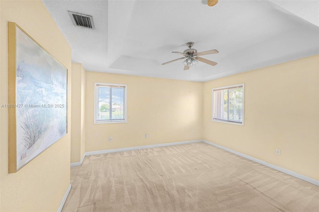 Recently Sold: $699,999 (4 beds, 2 baths, 2600 Square Feet)