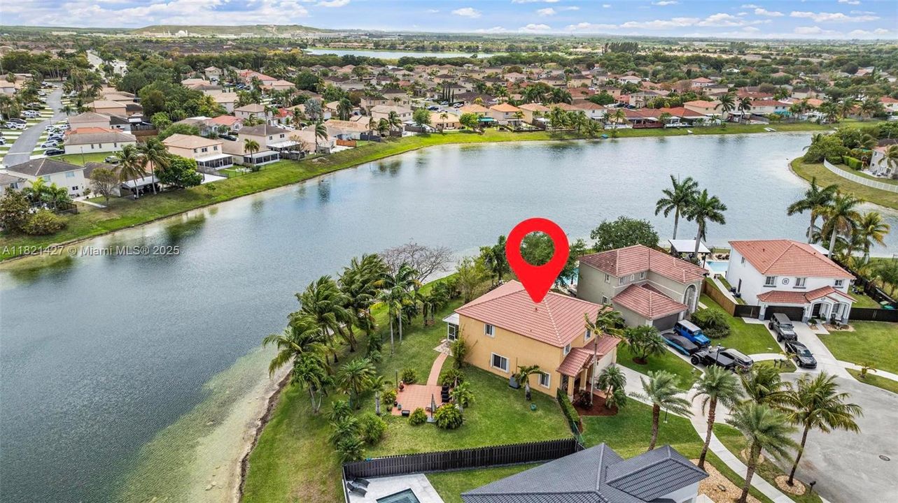 Recently Sold: $699,999 (4 beds, 2 baths, 2600 Square Feet)