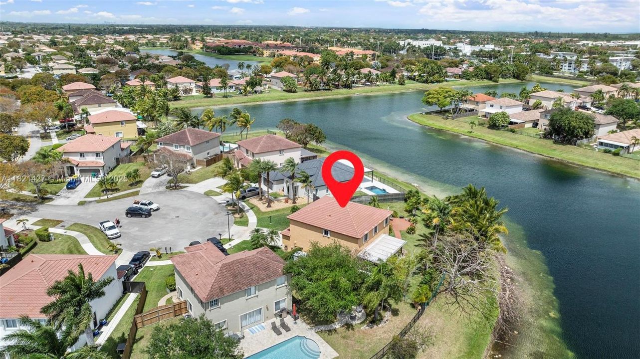 Recently Sold: $699,999 (4 beds, 2 baths, 2600 Square Feet)