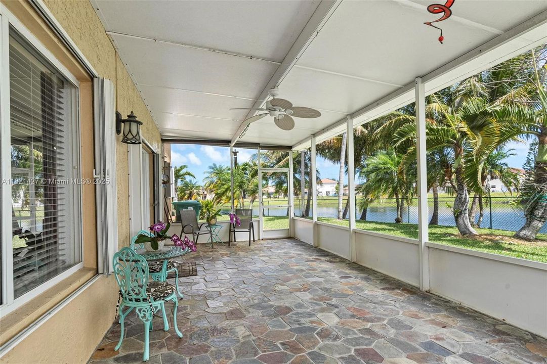 Recently Sold: $699,999 (4 beds, 2 baths, 2600 Square Feet)