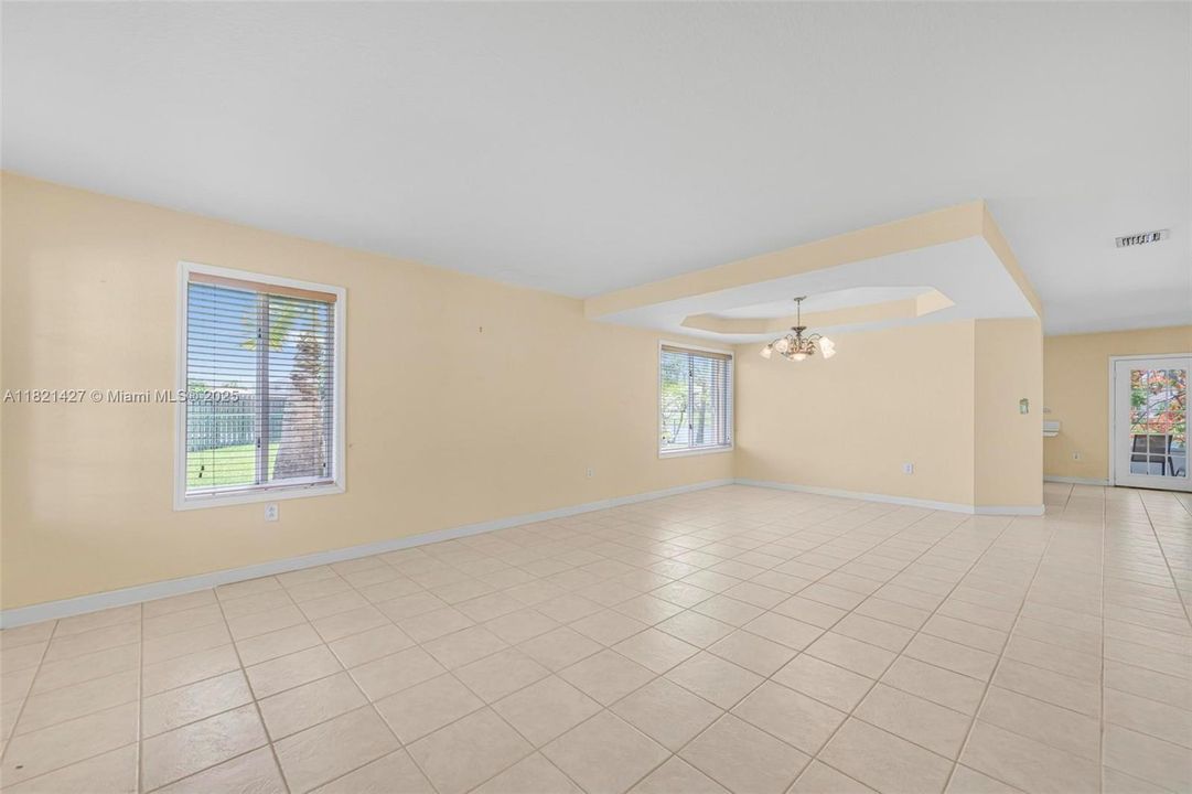 Recently Sold: $699,999 (4 beds, 2 baths, 2600 Square Feet)